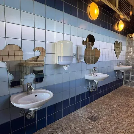 4 Person In *